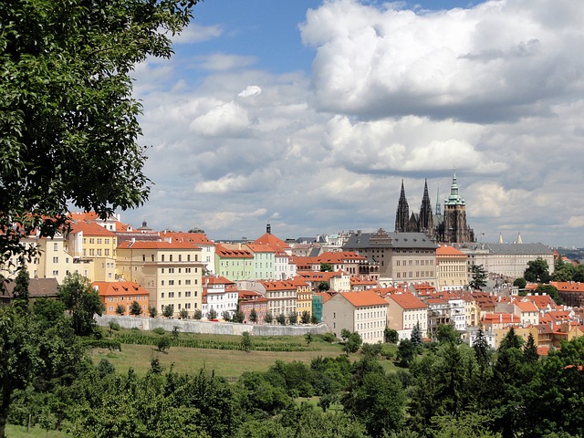 Overzicht van de stad - Bron: http://pixabay.com/en/prague-czech-republic-city-99351/?oq=prague